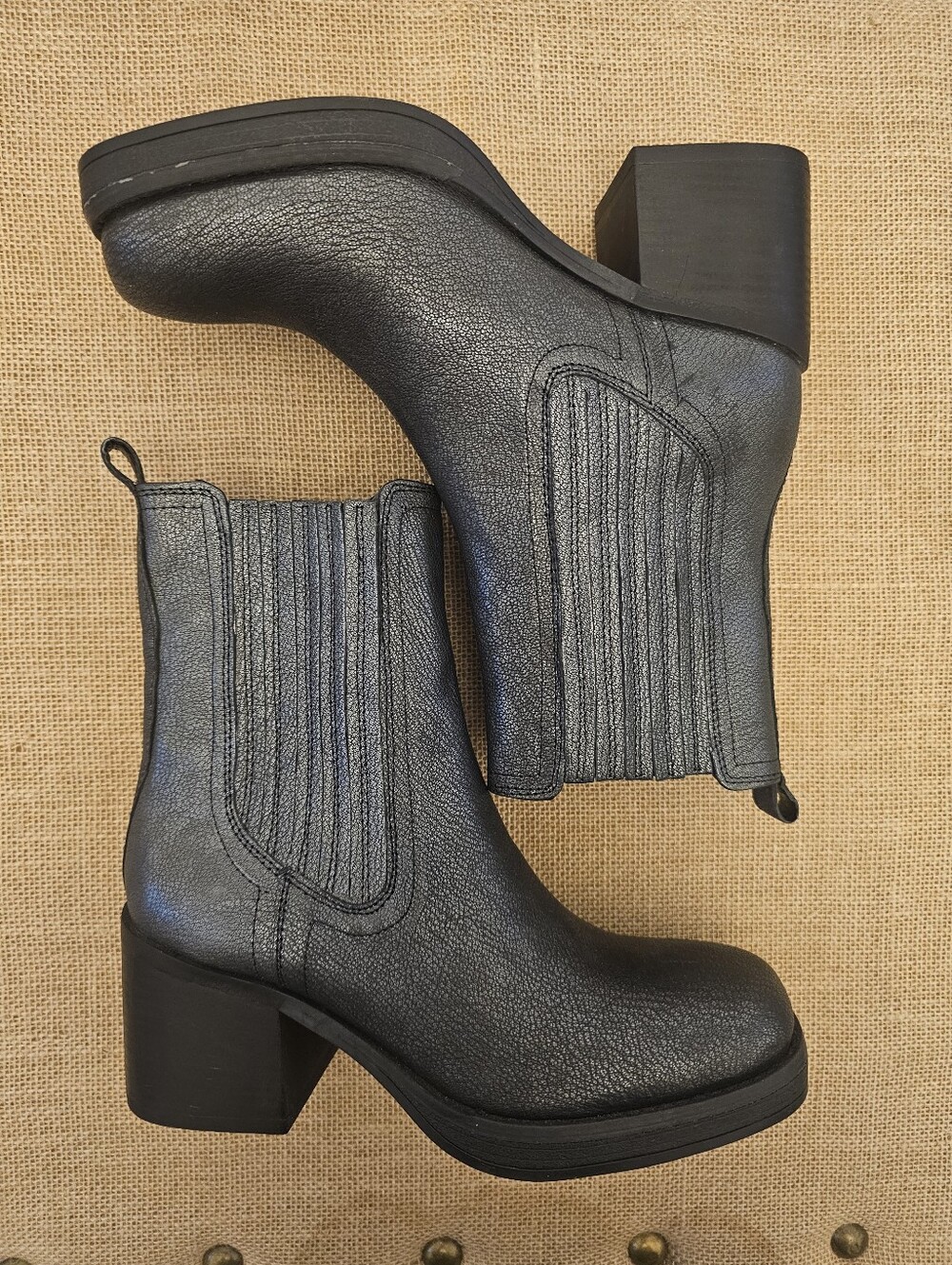 NWOB Kenneth Cole New York Jet Chelsea Leather Boots 7.5 Metallic